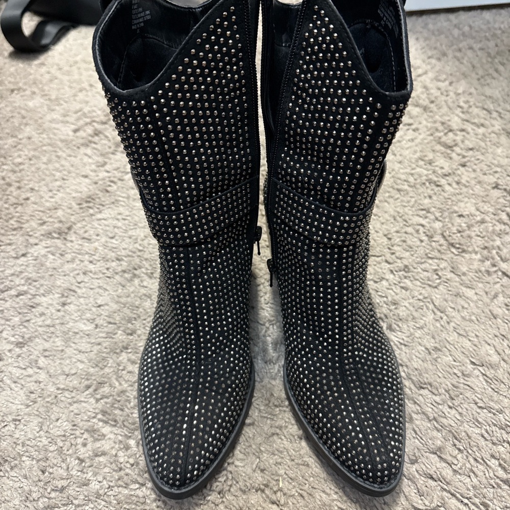 Rodeo Ready! Mix No. 6 Black Studded Western Booties – Size 6.5 ships from HOU